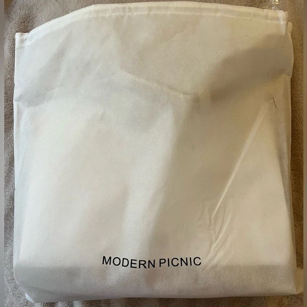 NWT Modern Picnic The Tote Cream